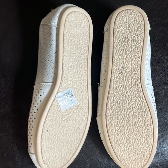 White TOMS - Picture 4 of 5